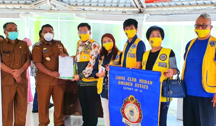 Foto:Ket//Dari Kanan ke kiri 1.Lion Leo Lopulisa 2.Vice 1 Lion Lili tan, 3. Vice 3 Lion Kosidin, 4.Vice 2 Lion Agustina, 5.Past President Lion Darmawan Yusuf , 6.Walikota Tanjung Balai H. Syahrial.