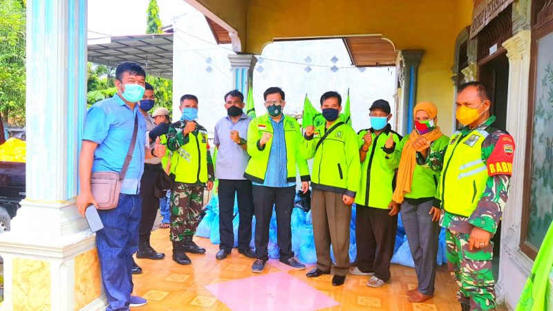 Foto Bersama Ketika Menerima Bantuan Kapolda Sumut untuk diberikan kepada Buruh SBSI 92