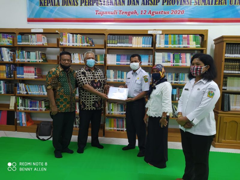 Penyerahan Sertifikat Akteditasi A yang diserahkan lanhsung  Kepala Perpustakaan Nasional Republik Indonesia melalui Kepala Dinas Perpustakaan dan Arsip Provinsi Sumatera Utara Ir. Halen Purba, MM yang diwakili oleh Daswar Purba Kepada Kepala Sekolah SMA N 1 Matauli pandan Murdianto, S.Pd, MM