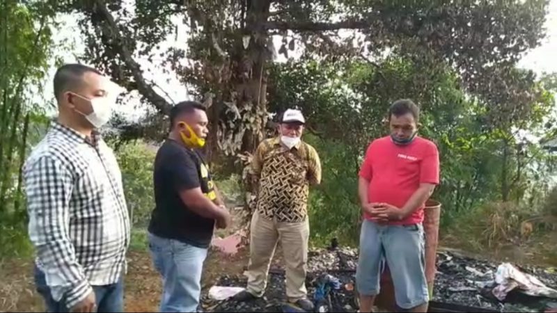 Team Kampanye Calon Walikota dan Wakil walikota Sibolga Bahdinur Tanjung-Edi Polo Sitanggang (Abadi) kunjungi dan menyerahkan bantuan kepada keluarga Hotber korban kebakaran rumah.