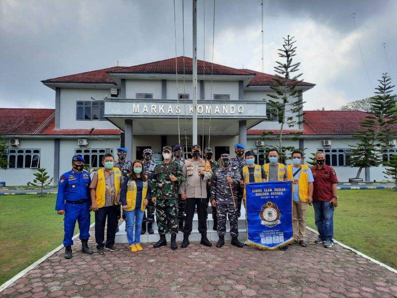 Ket Foto : Foto bersama sebelum berangkat embagikan sembako secara door to door