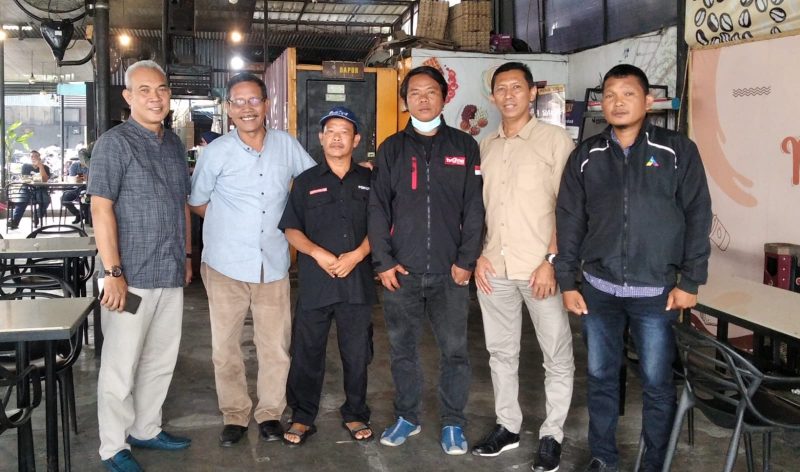 Foto bersama Ketua IJTI Sumut, Budi Amin Tanjung didampingi Dewan Penasehat, Saipul dan Idrus dalam rapat koordinasi bersama mantan Ketua IJTI Sibolga Tapteng Periode 2013-2016, Dohar Franklin Sianipar (Reporter SCTV) didampingi Syaren Situmorang (Jurnalis TvOne) dan Acipta Karya (Jurnalis Trans 7).