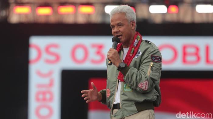 Momen Ganjar Mahfud Disambut Antusias Pendukung Di Semarang