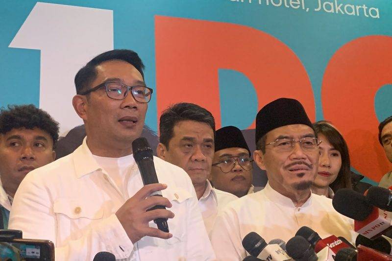 Calon Gubernur Jakarta Nomor Urut 1, Ridwan Kamil dan Cawagub Susawono Saat Menggelar Konferensi Pers di Hotel Sultan, Jakarta Pusat