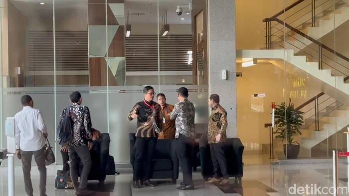 Febri Diansyah Memenuhi Panggilan KPK Hari Ini