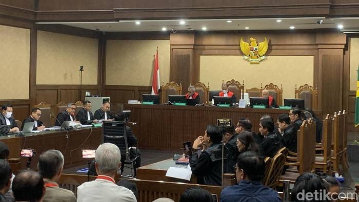 Hasto Diperiksa Sebagai Terdakwa Kasus PAW Harun Masiku