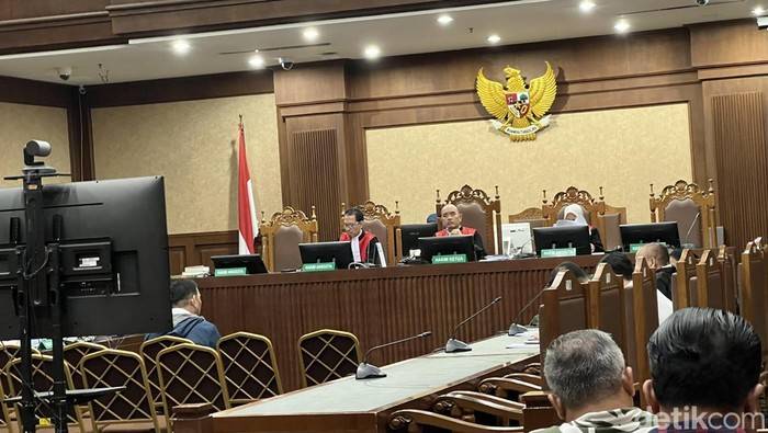 Sidang Pemeriksaan Saksi Suap Impor.
