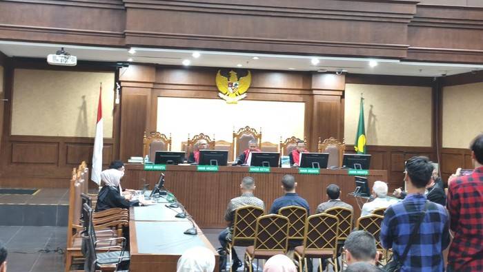 Sidang Vonis Kasus Korupsi Minyak Ditunda