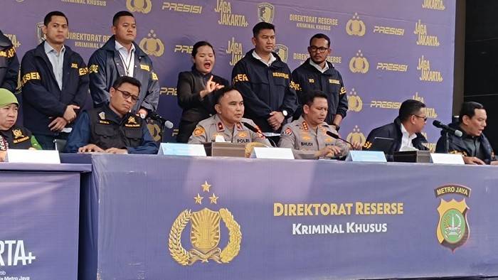 Konferensi Pers Polda Metro Jaya Membongkar Sindikat Produsen Materai Palsu